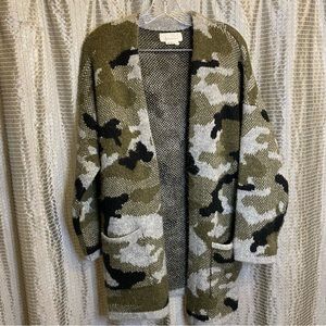 Gorgeous Anthropologie Oversized Camo Sweater Coat, size Small